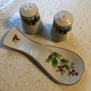 Royal  Doulton Holly Salt, Pepper And Spoon Rest Christmas Holiday Holly Decor